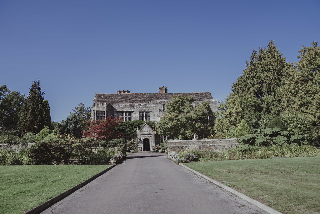 Smallfield Place — wedding venue in Smallfield, surrey (photo 6 of 8)