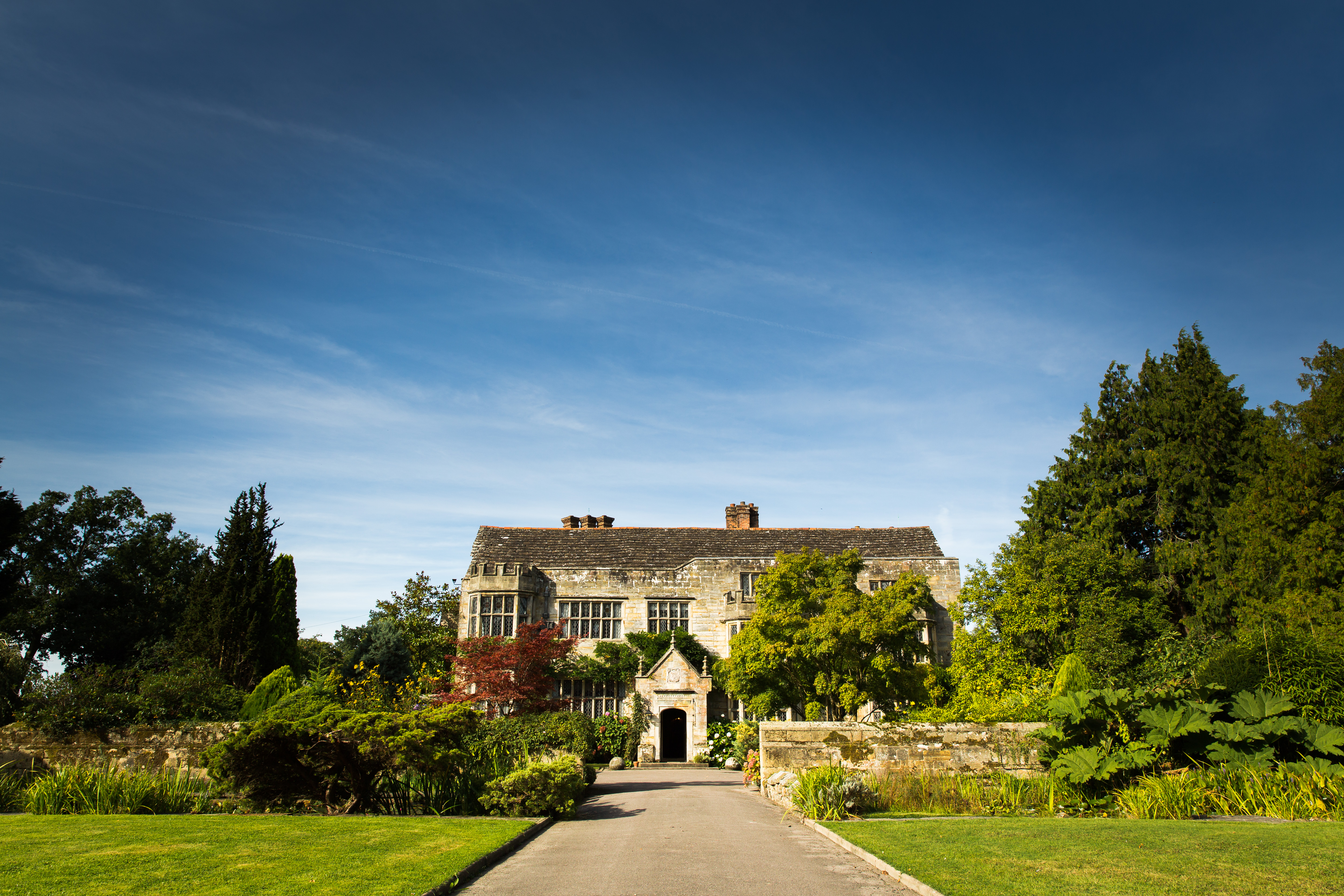 Smallfield Place — wedding venue in Smallfield, surrey (photo 4 of 8)