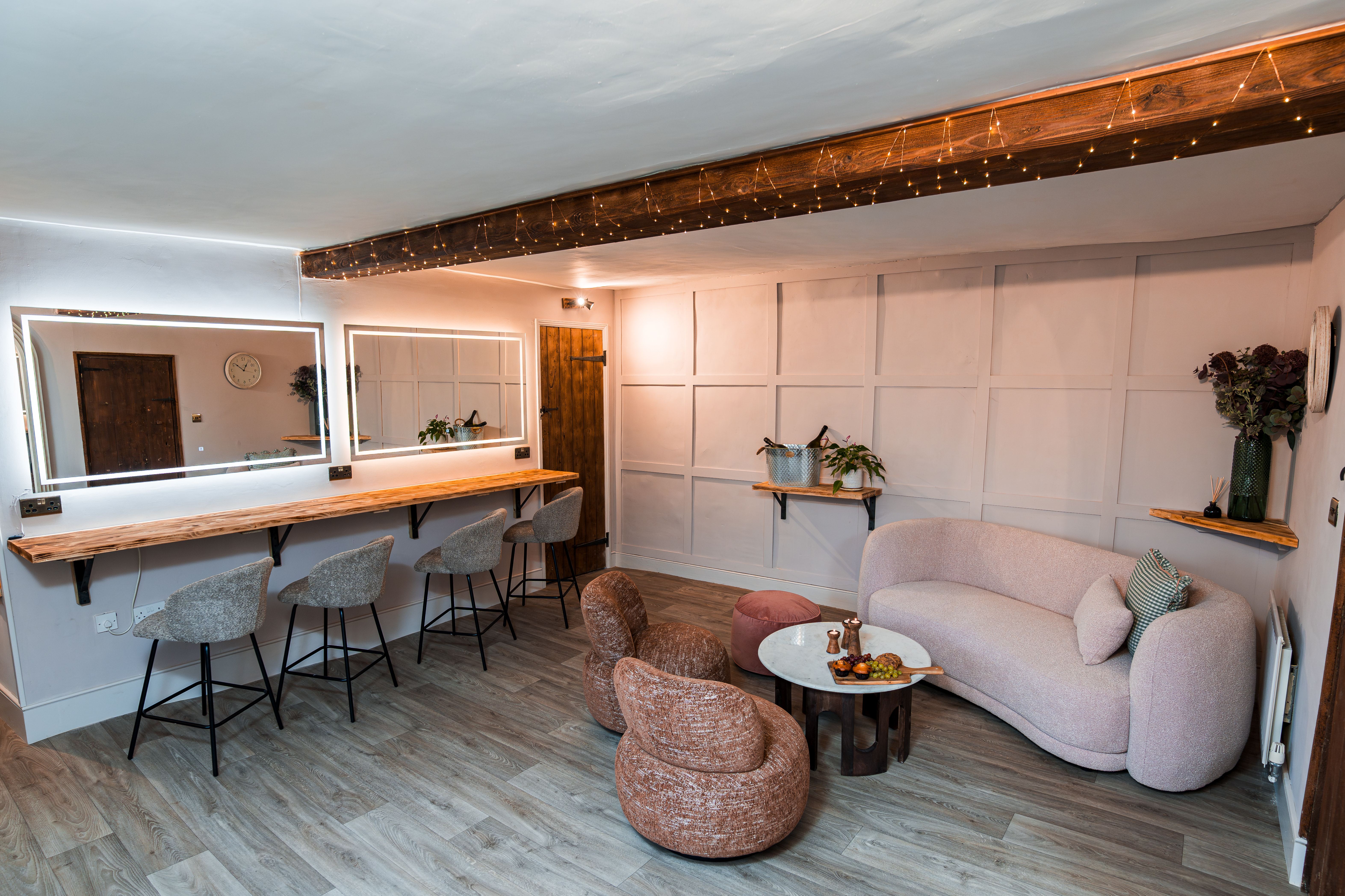 The Farmhouse Suite — Dodmoor House, Northampton, Northamptonshire