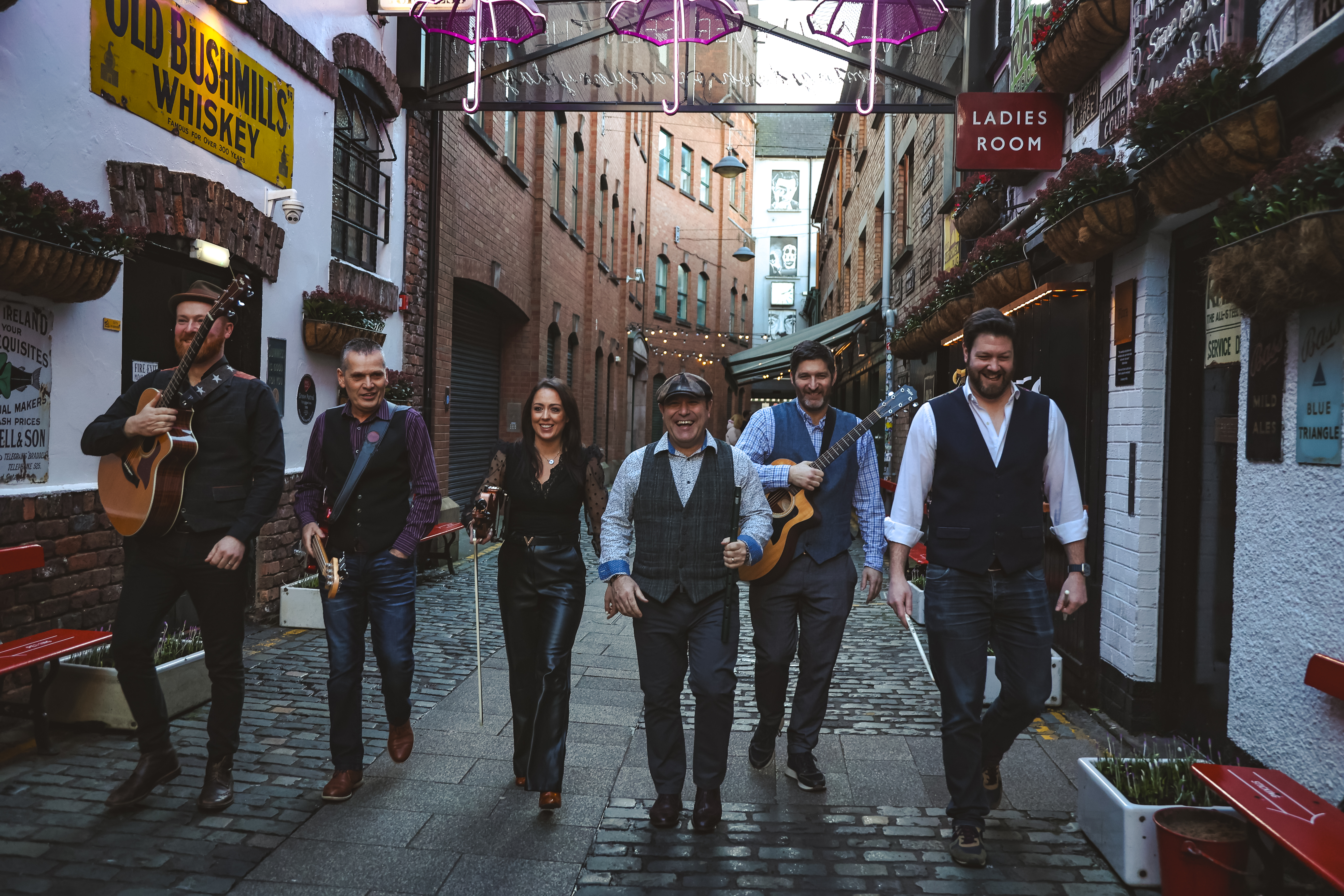 Pure Blarney — wedding band in Ballymena, antrim (photo 3 of 8)