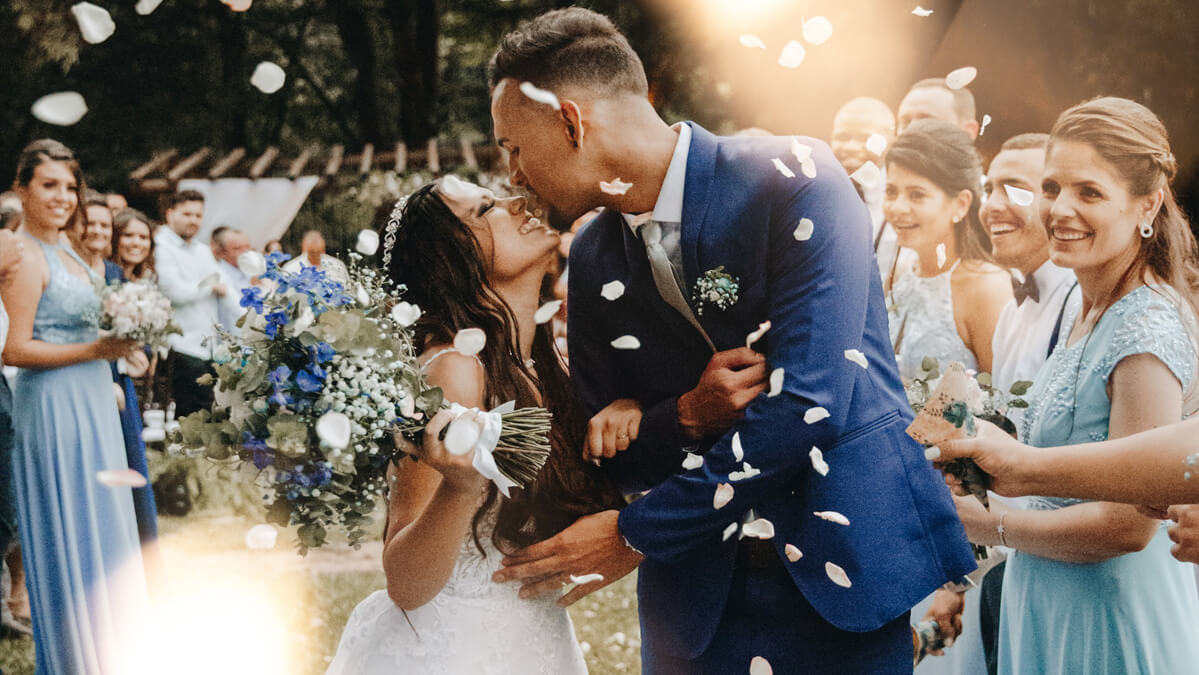 LB Ceremonies — wedding celebrant in Leatherhead, surrey (photo 5 of 8)