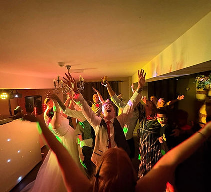 The Party Guys — wedding dj in Shrewsbury, Shropshire (photo 7 of 8)