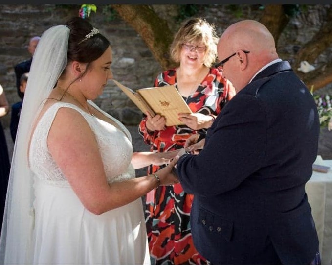 Wildly Sacred — wedding celebrant in dundee and fife, Scotland (photo 5 of 8)