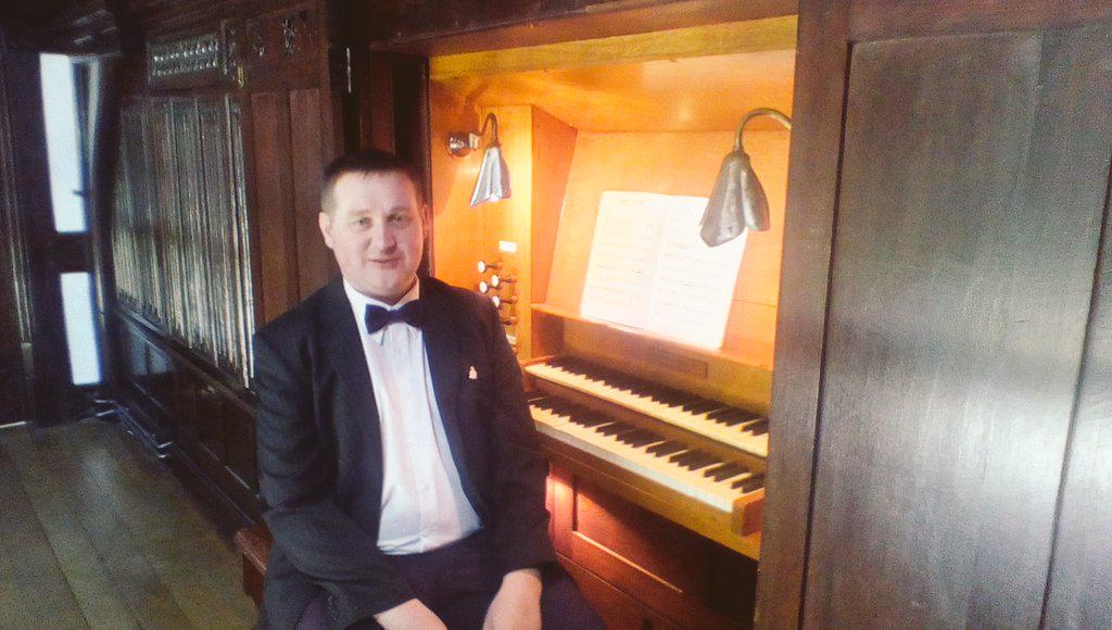 Richard Ellis Hawley Music  — wedding music in Houghton Le Spring , tyne_and_wear (photo 5 of 8)