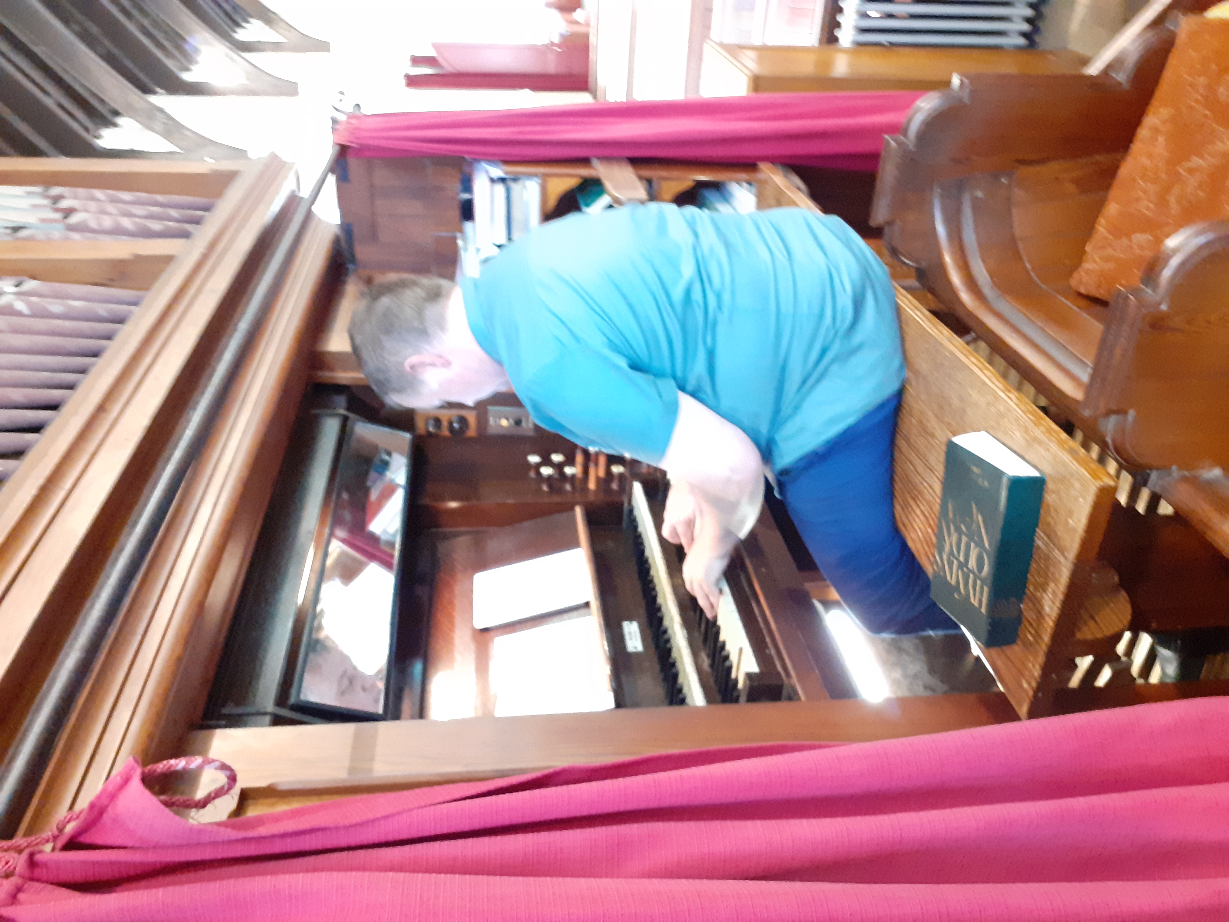 Richard Ellis Hawley Music  — wedding music in Houghton Le Spring , tyne_and_wear (photo 3 of 8)