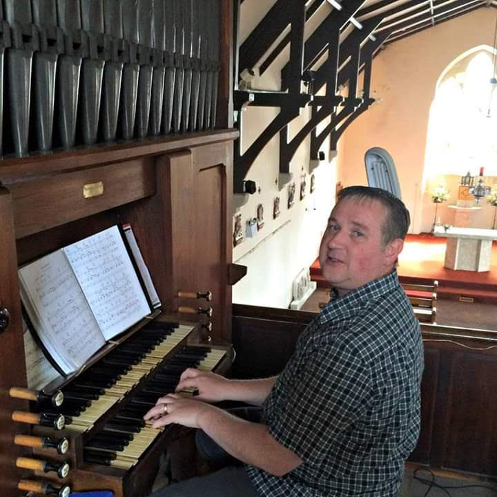 Richard Ellis Hawley Music  — wedding music in Houghton Le Spring , tyne_and_wear (photo 7 of 8)