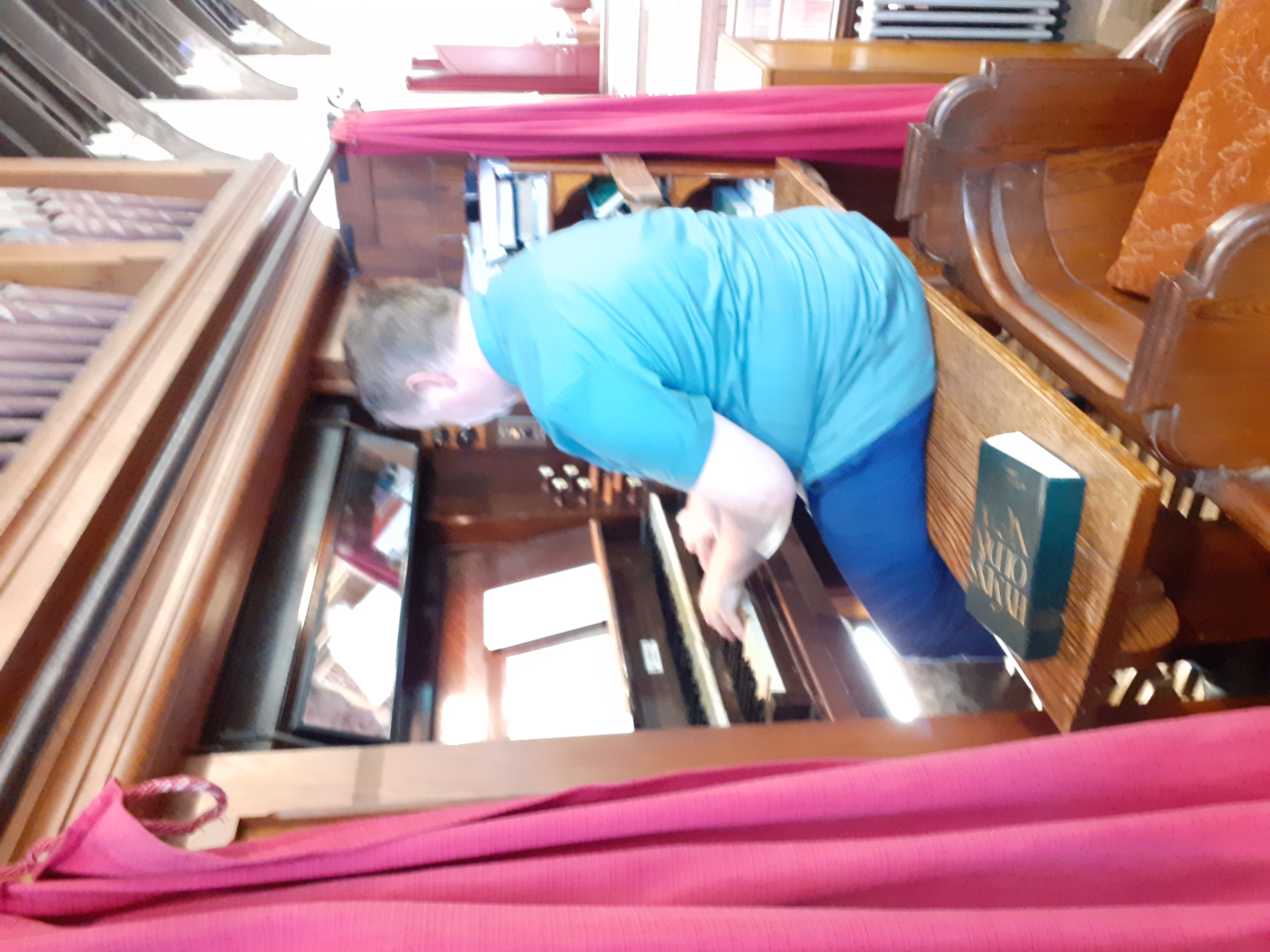 Richard Ellis Hawley Music  — wedding music in Houghton Le Spring , tyne_and_wear (photo 4 of 8)
