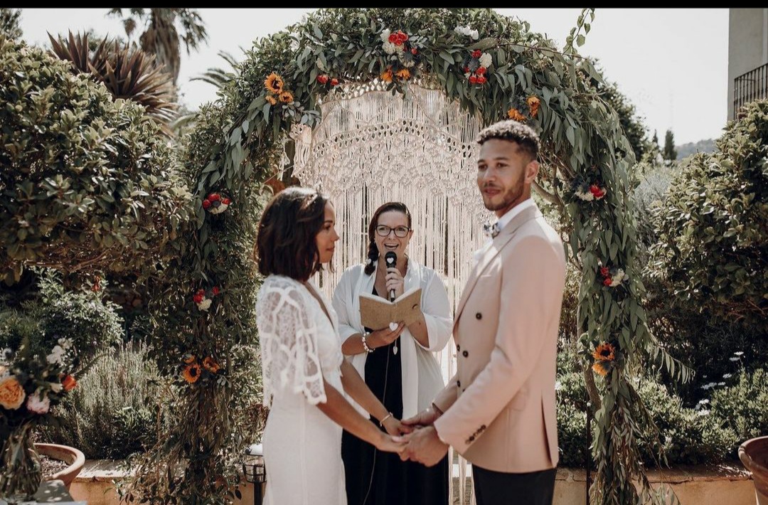 Gayle Armitage Celebrant — wedding celebrant in UK (photo 3 of 8)