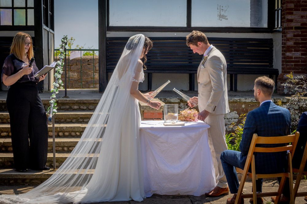 Gayle Armitage Celebrant — wedding celebrant in UK (photo 8 of 8)