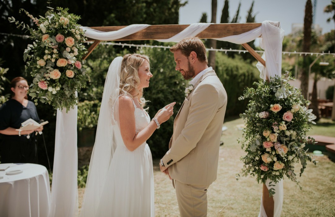 Gayle Armitage Celebrant — wedding celebrant in UK (photo 5 of 8)