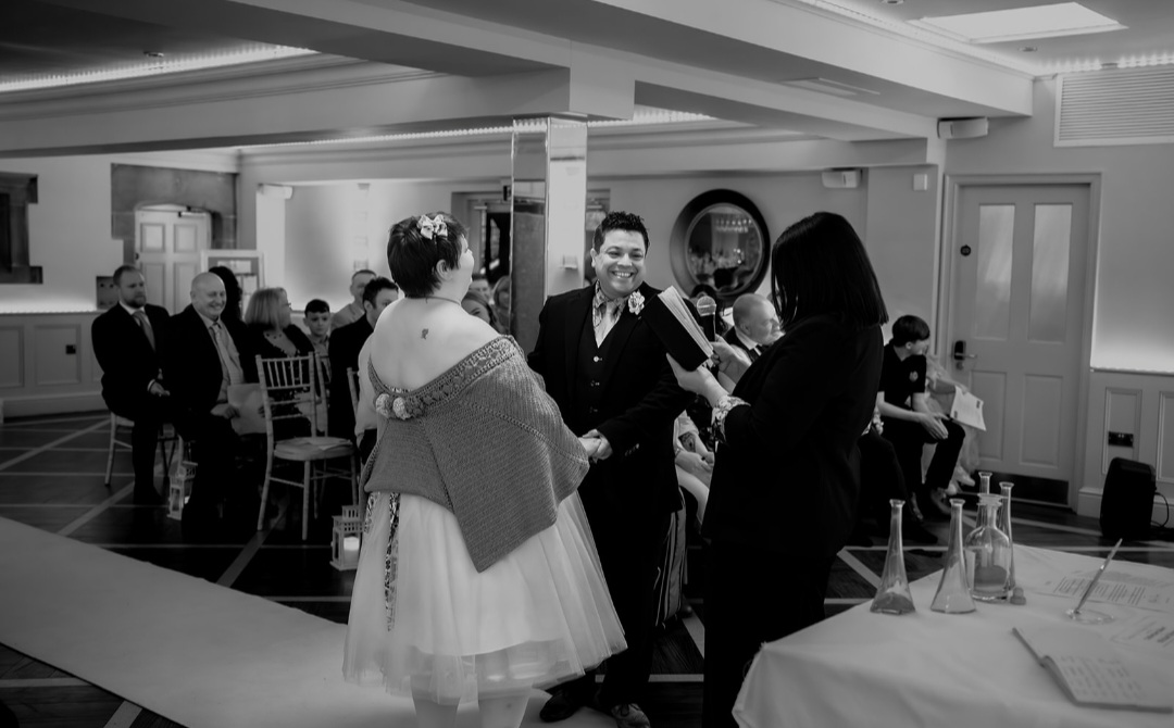 Gayle Armitage Celebrant — wedding celebrant in UK (photo 7 of 8)