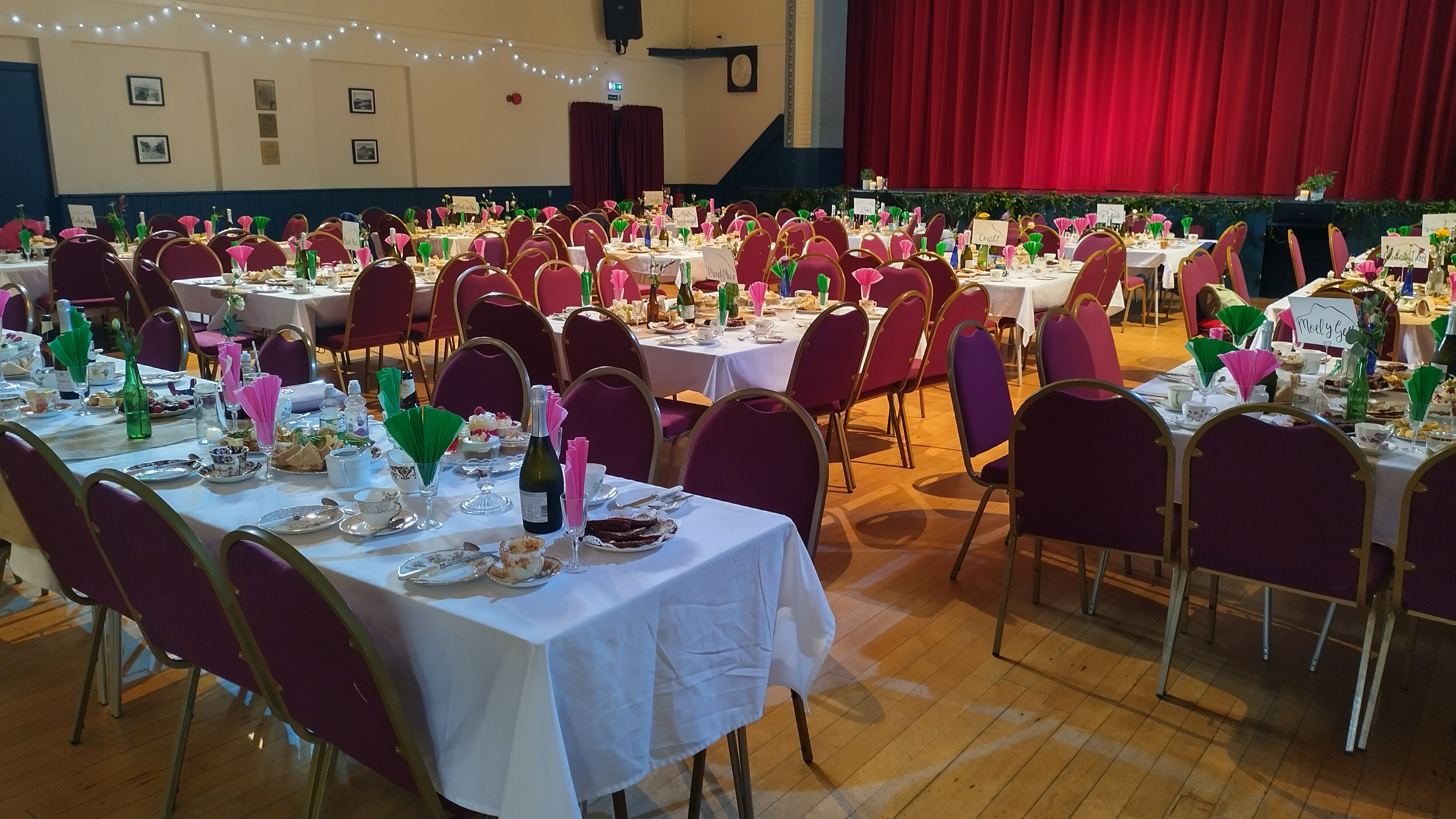 Neuadd Goffa Criccieth Memorial Hall — wedding venue in Criccieth, gwynedd (photo 2 of 8)