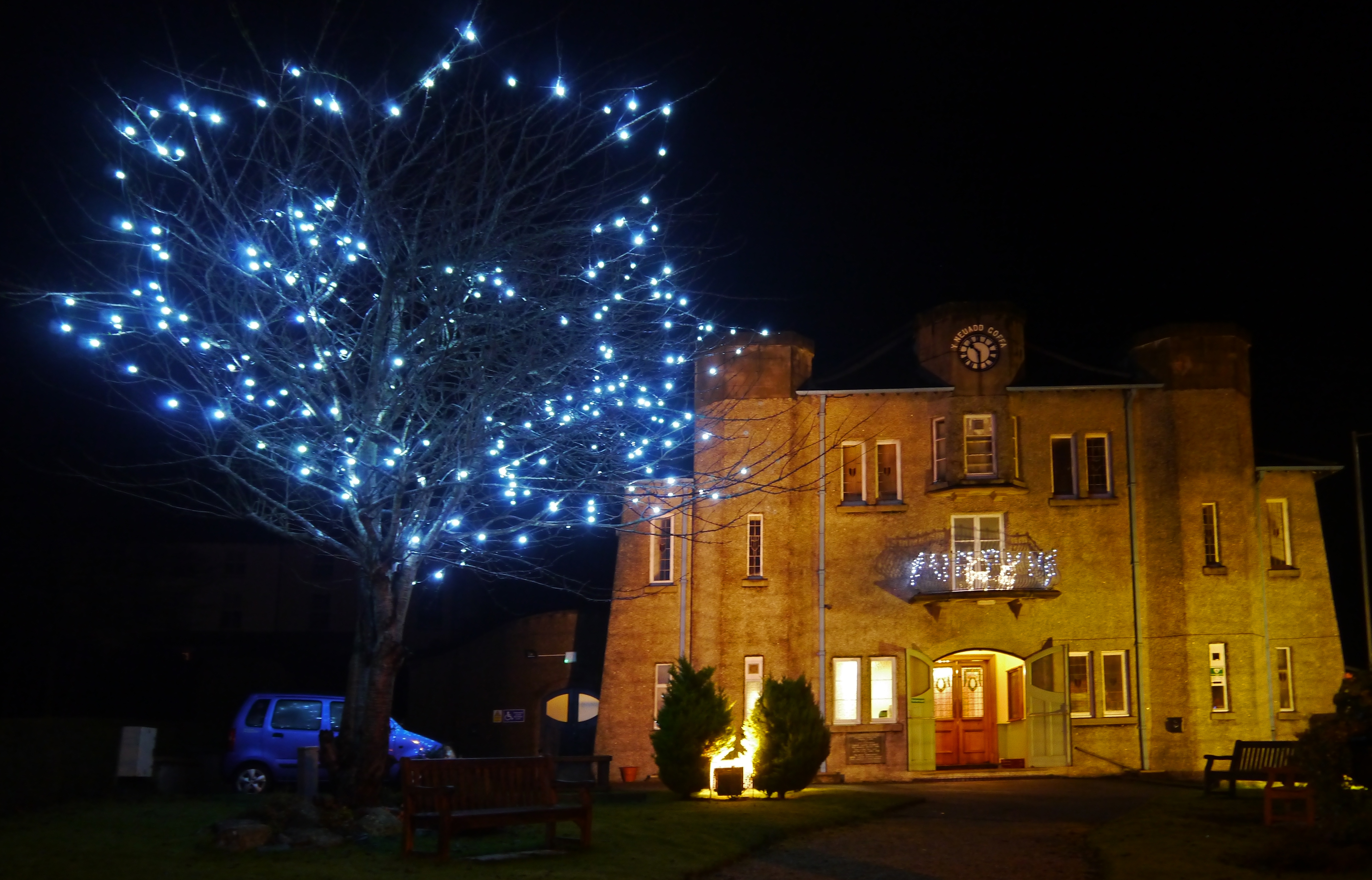 Neuadd Goffa Criccieth Memorial Hall — wedding venue in Criccieth, gwynedd (photo 7 of 8)
