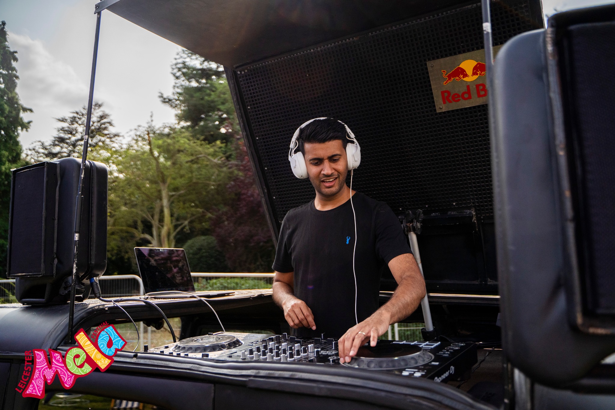 Beats & Smiles — wedding dj in Nottingham (photo 2 of 8)