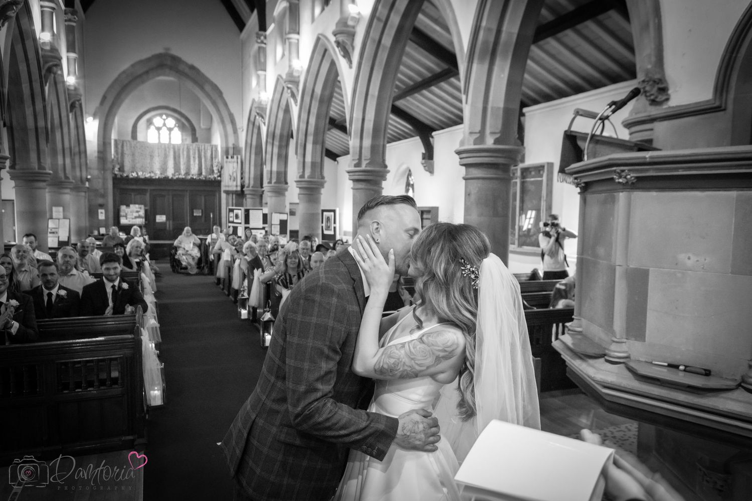 Damtoria Photography  — wedding photographer in Liverpool, merseyside (photo 7 of 8)