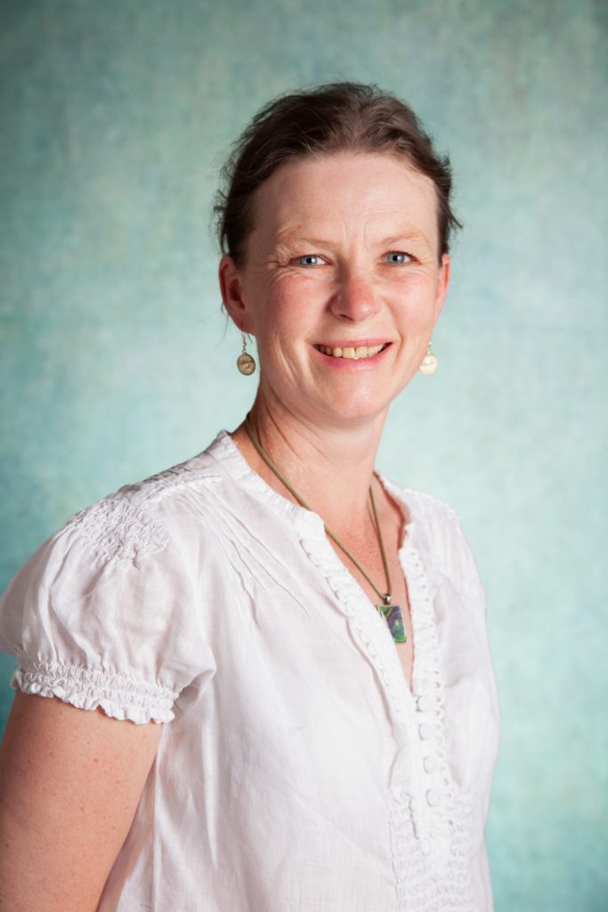 Beth bakes — wedding cake in Oswestry, shropshire (photo 4 of 8)