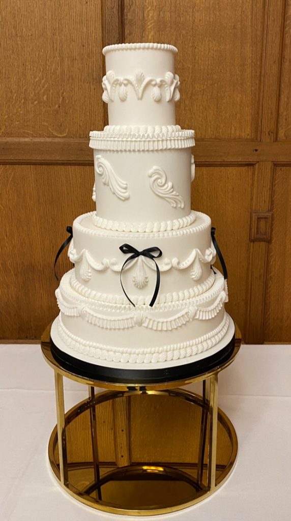 Beth bakes — wedding cake in Oswestry, shropshire (photo 5 of 8)
