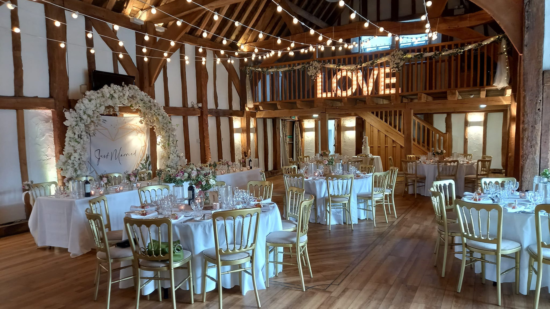 The Tudor Barn — wedding venue in Burnham, Buckinghamshire (photo 8 of 8)