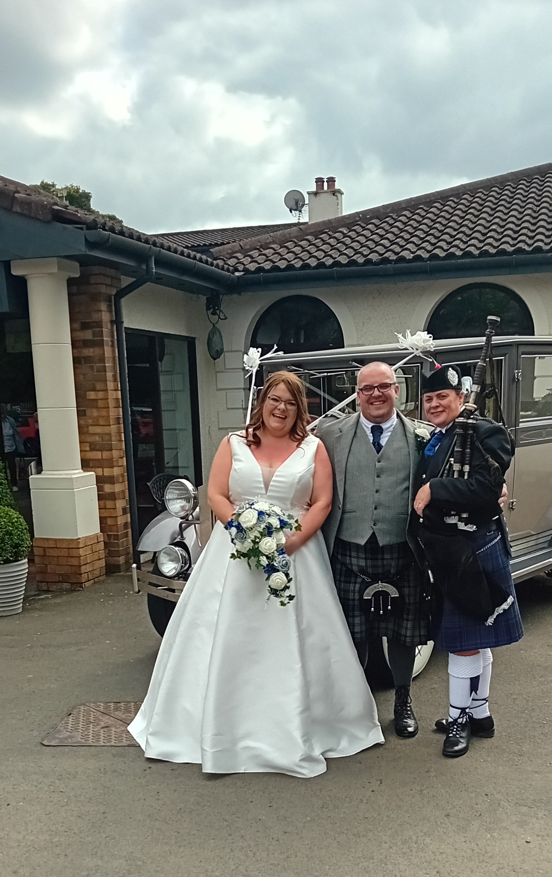 Pipers for Weddings  — wedding music in Airdrie (photo 6 of 7)